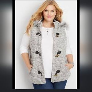 NWT Maurices VEST with Faux Fur Hood, size 3